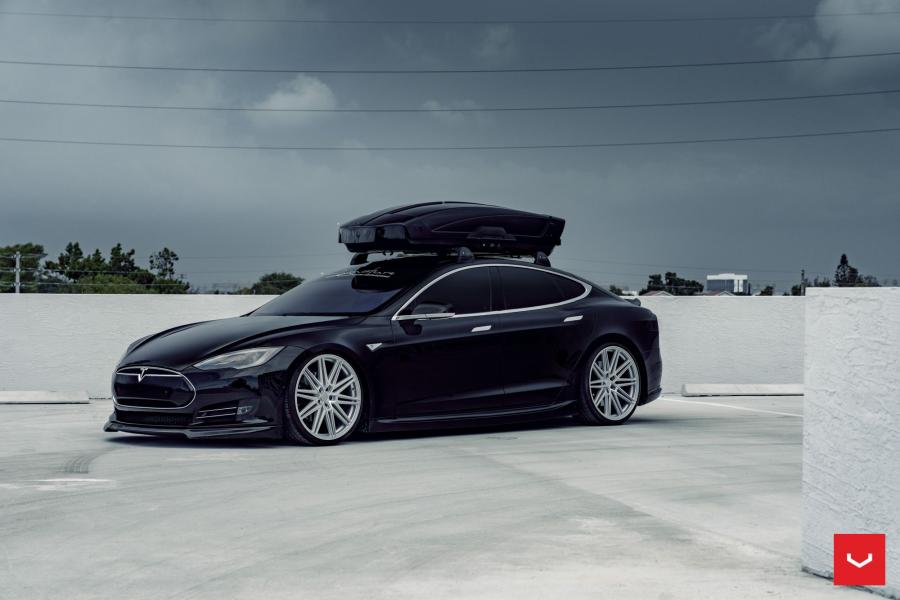  Tesla Model S P85+ on Vossen Wheels (CV10) 2019 года  (фото 14 из 14)